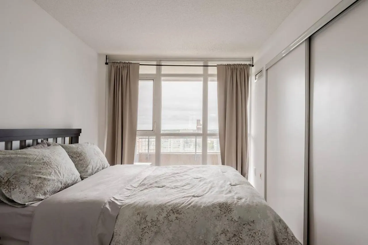 **** Hotel Guestic At Fort York Toronto Canada